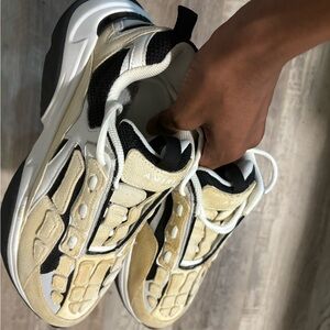 Aimiri bone runner Size 10